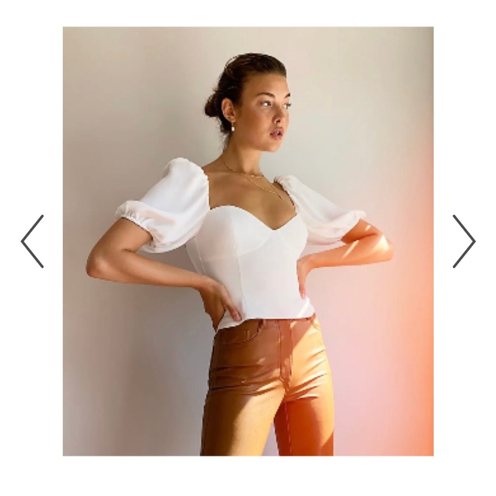 Aritzia white puff sleeve top M